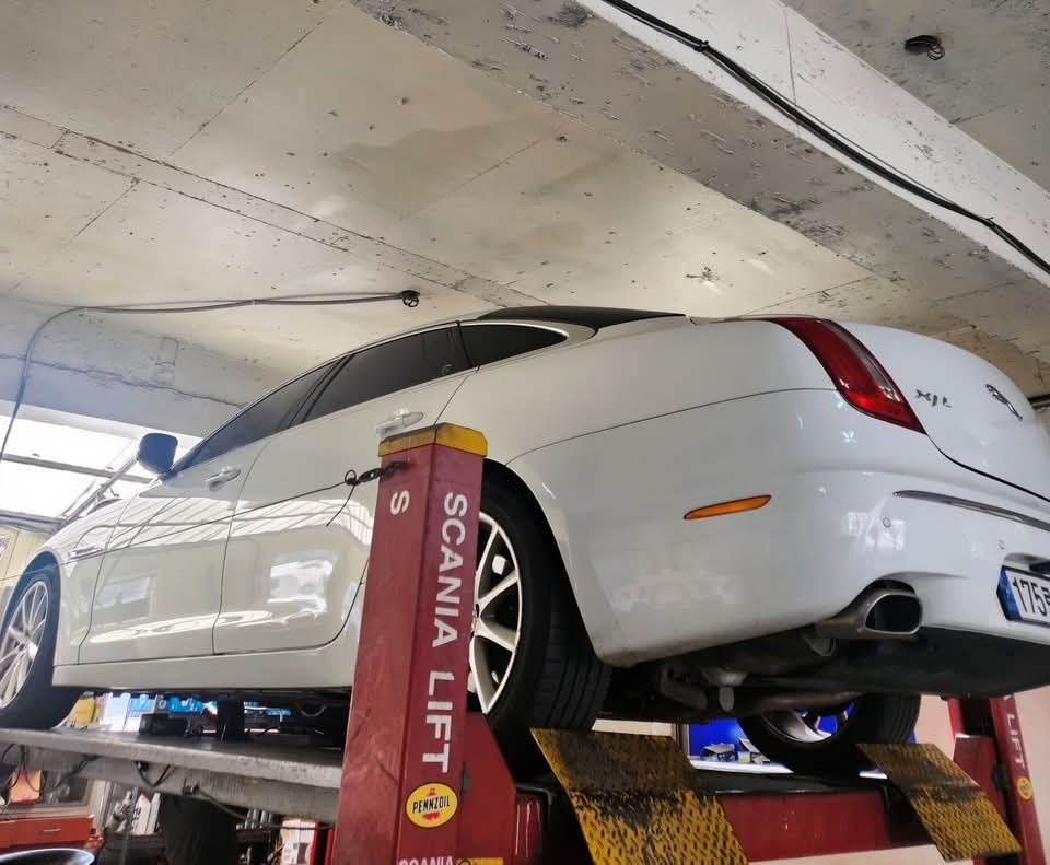 XJ X351 3.0 d 프리미엄 럭셔리 LWB 매물 썸네일