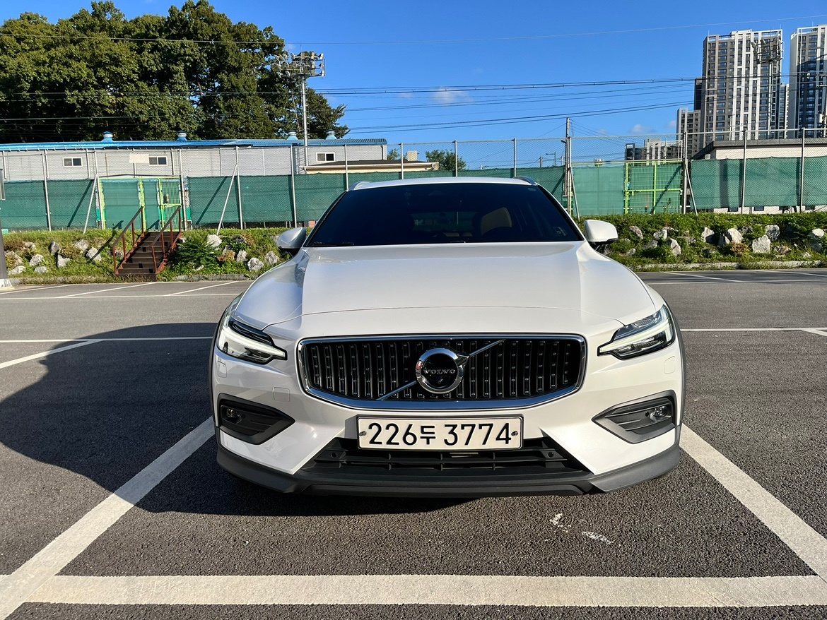 V60 크로스컨트리 Ⅱ T5 AWD Pro 매물 썸네일