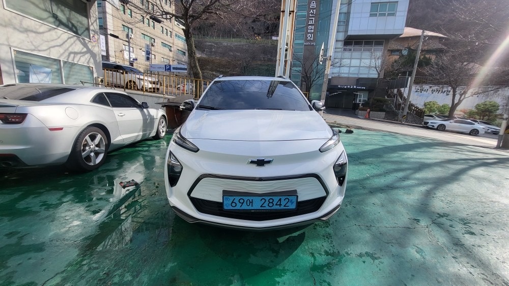 볼트 EUV BEV(66KWh/402km) FWD 프리미어 매물 썸네일