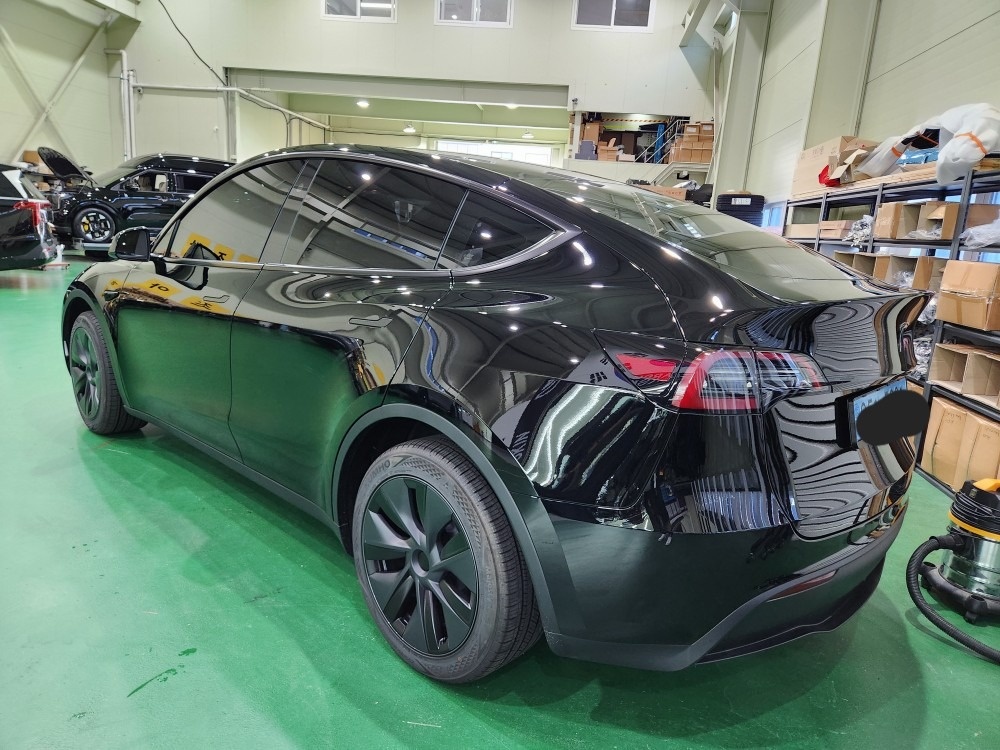 모델 Y BEV(75kWh) RWD 스탠다드 레인지 매물 썸네일