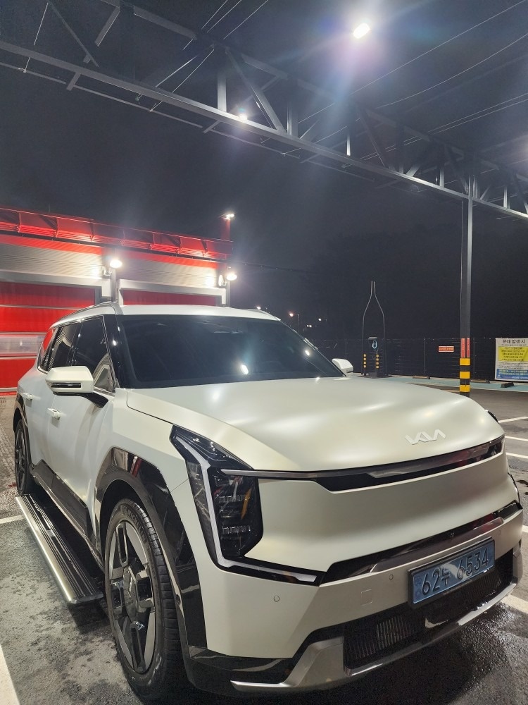 EV9 MV1 BEV(99.8kWh) 4WD 어스(7인승) 매물 썸네일