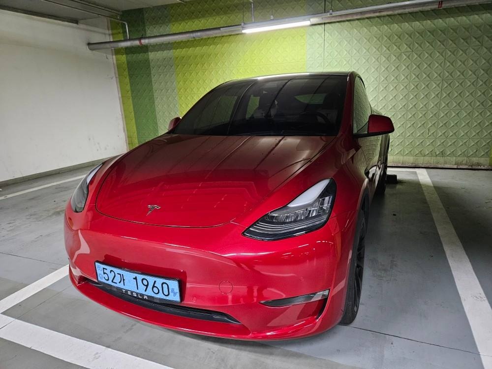 모델 Y BEV(75kWh) RWD 스탠다드 레인지 매물 썸네일
