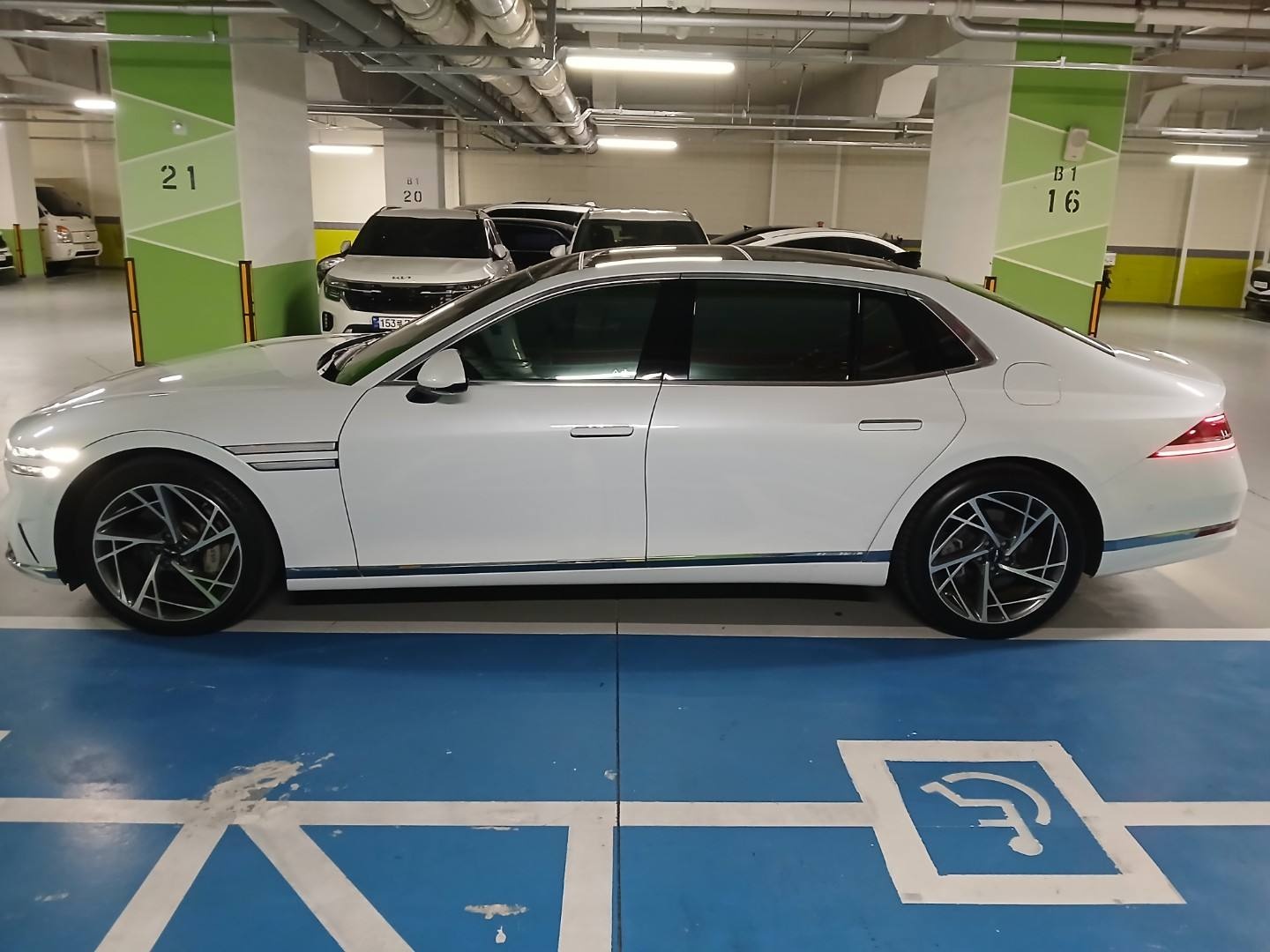 G90 RS4 5인승 3.5T AWD 20인치 (다이아몬드 카본) 매물 썸네일