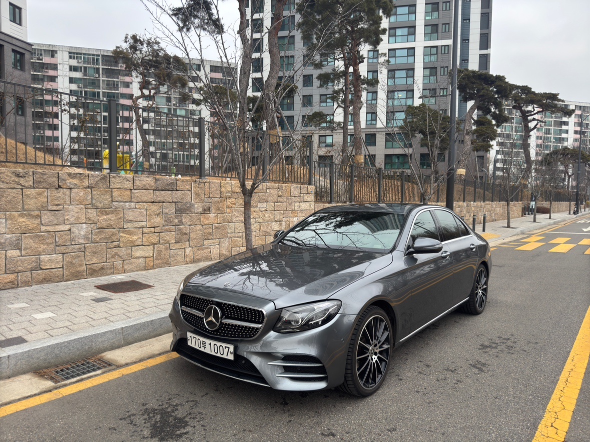 E 클래스 W213 E220 d 전기형 (163마력)아방가르드 매물 썸네일