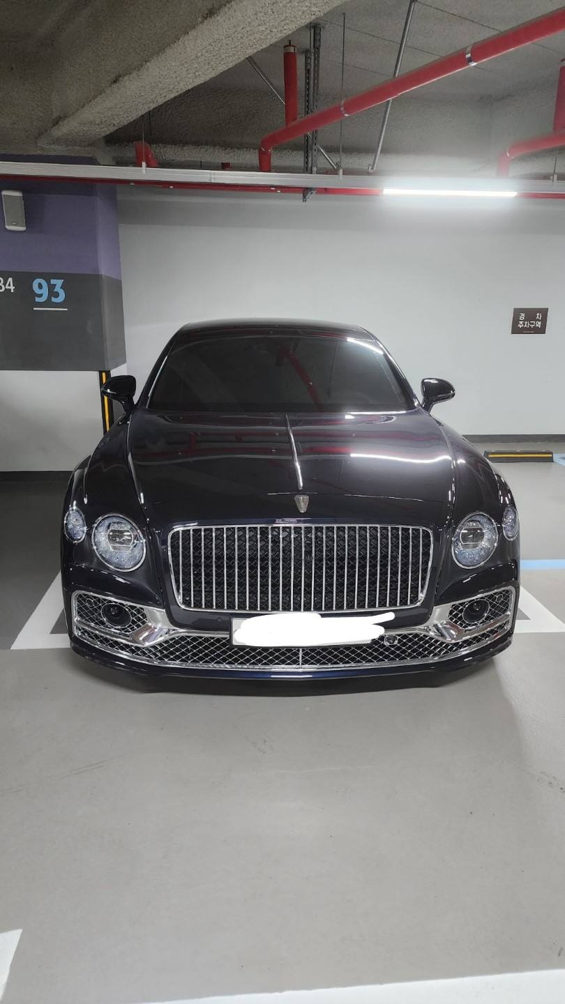 플라잉스퍼 Ⅲ 4.0 V8 AWD (549마력)아주르 매물 썸네일