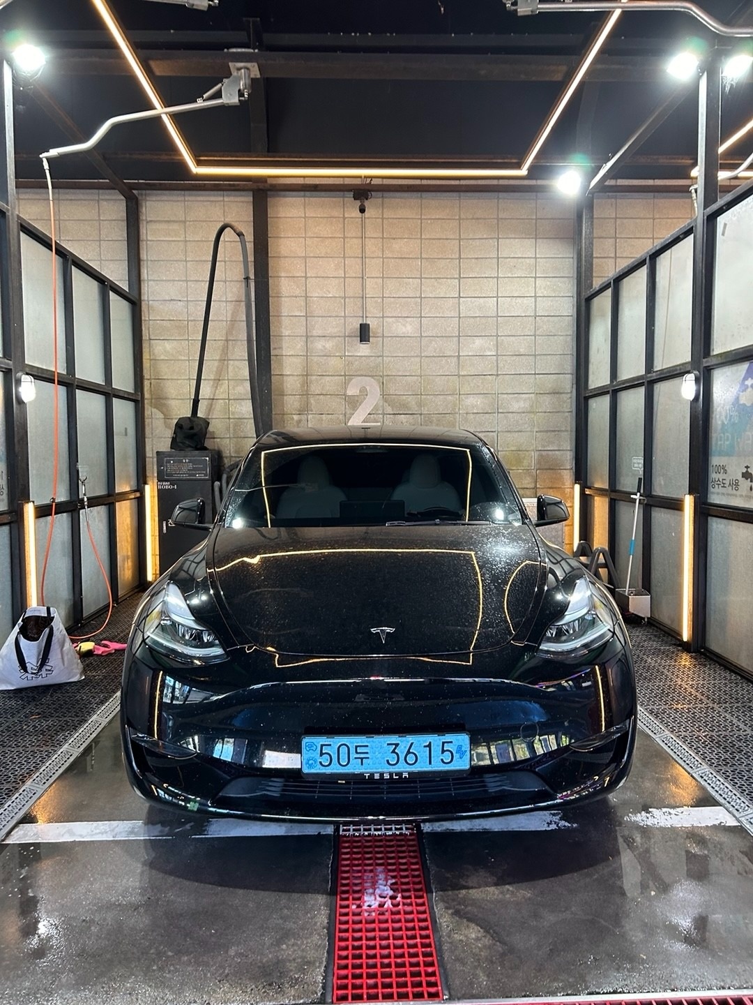 모델 Y BEV(75kWh) RWD 스탠다드 레인지 매물 썸네일