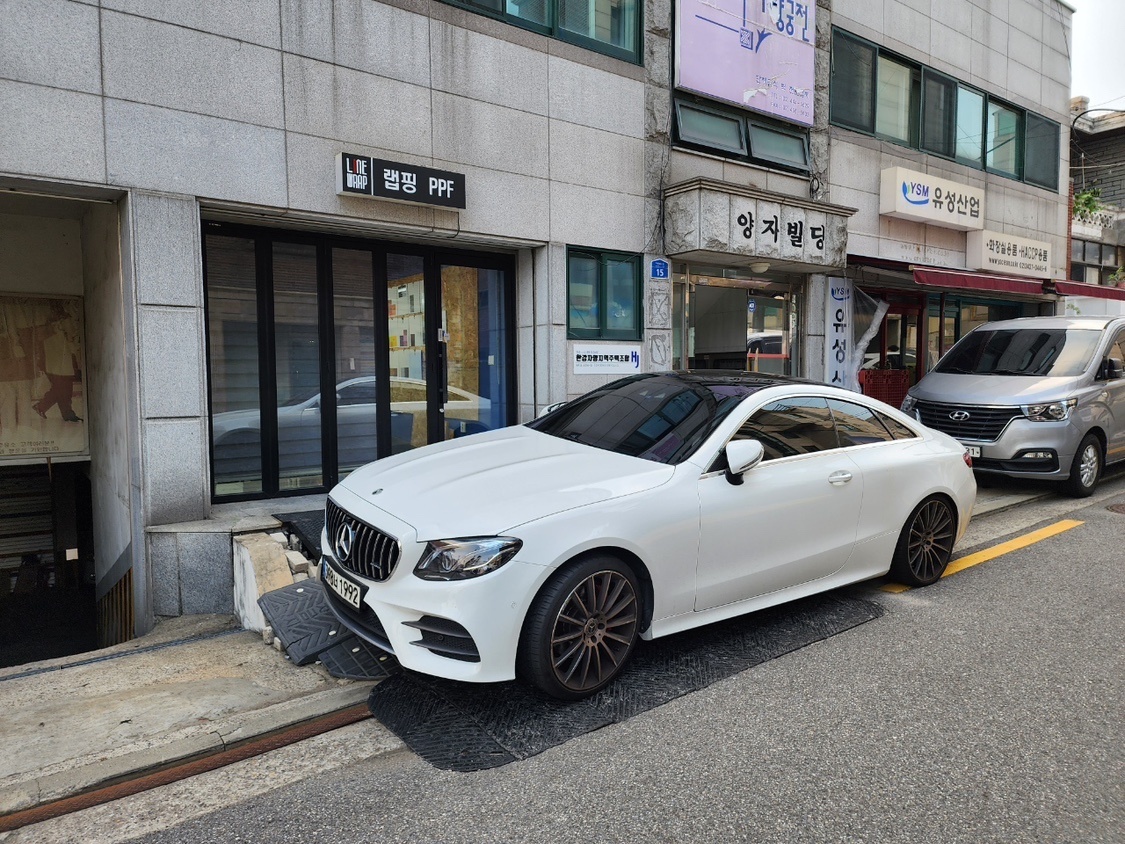 E 클래스 W213 E220 d Coupe 전기형 (194마력) 매물 썸네일