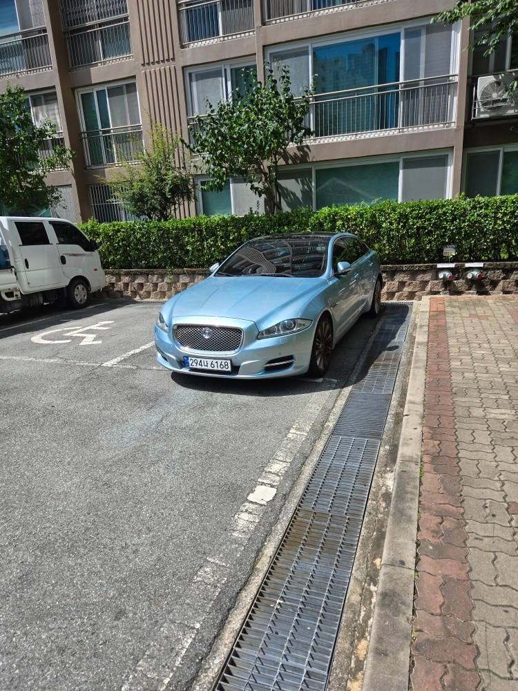 XJ X351 5.0 포트폴리오 LWB 매물 썸네일