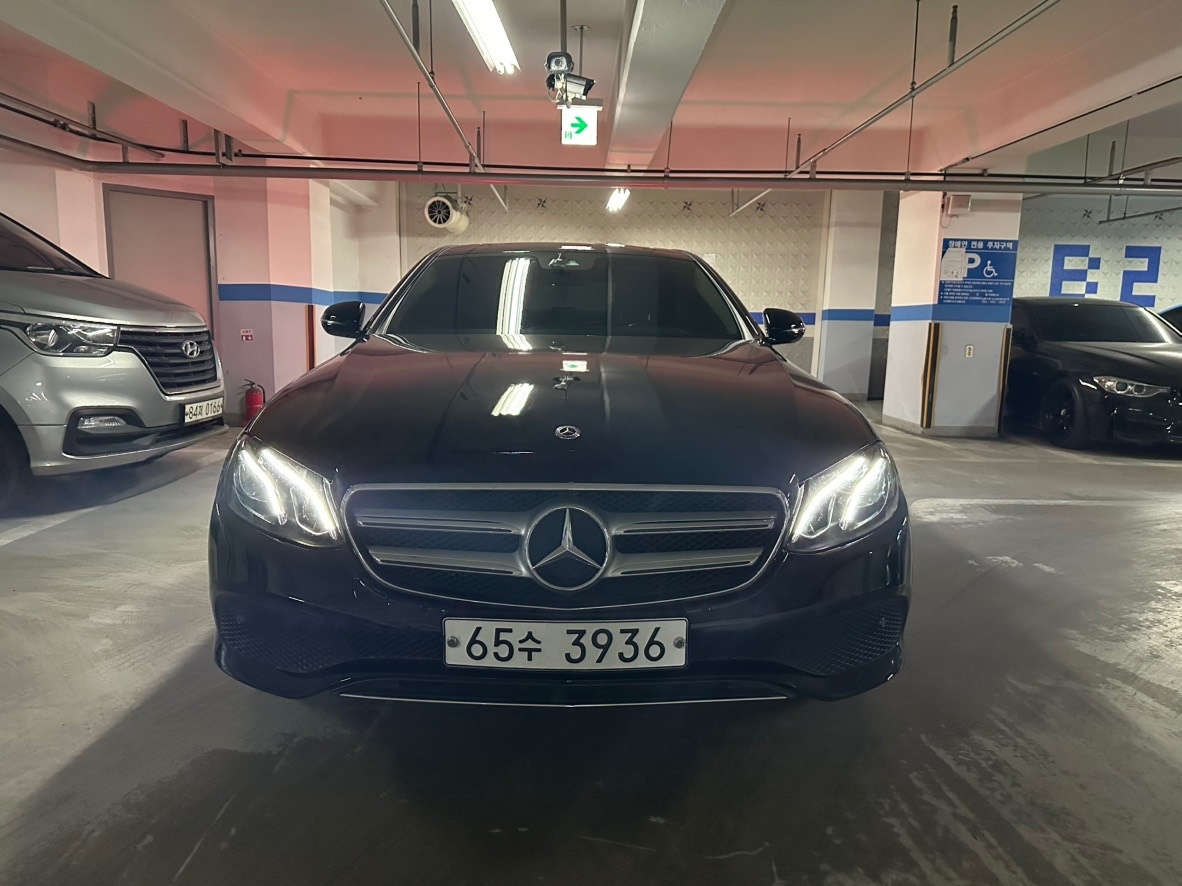 E 클래스 W213 E200 전기형 (211마력)아방가르드 매물 썸네일