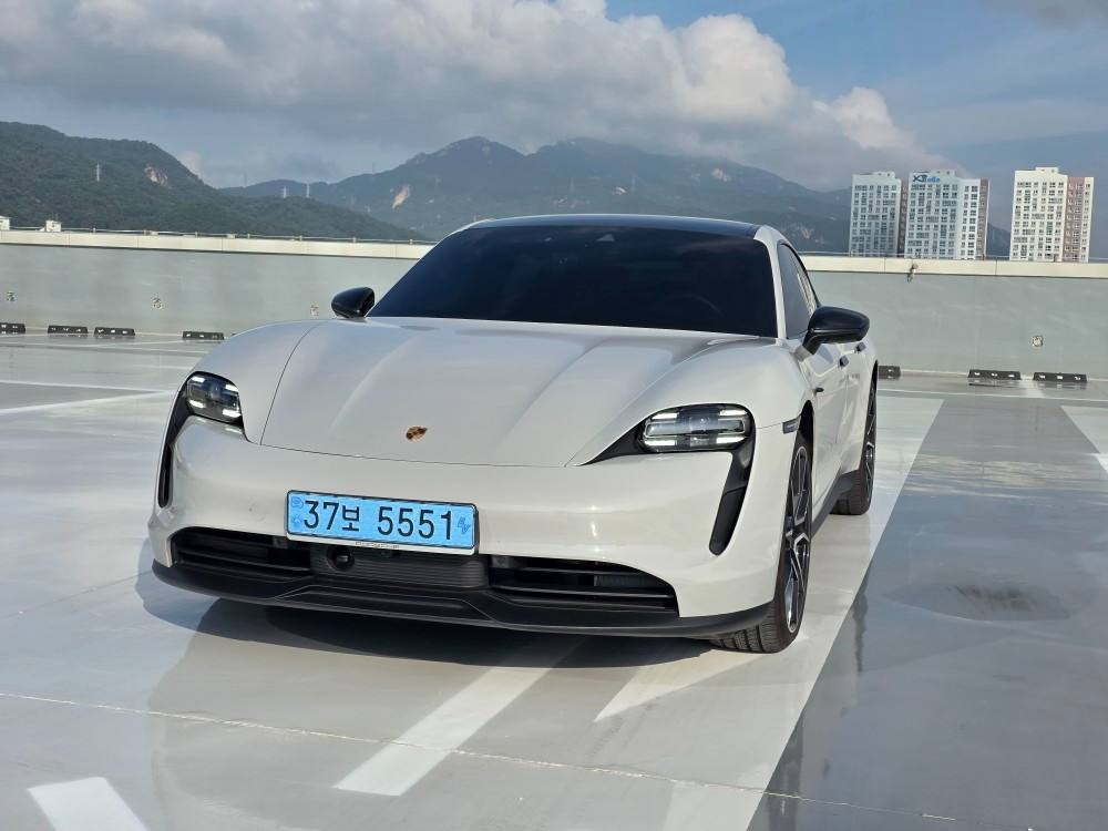타이칸 BEV(79.2kWh) RWD 베이스 (266km) 매물 썸네일