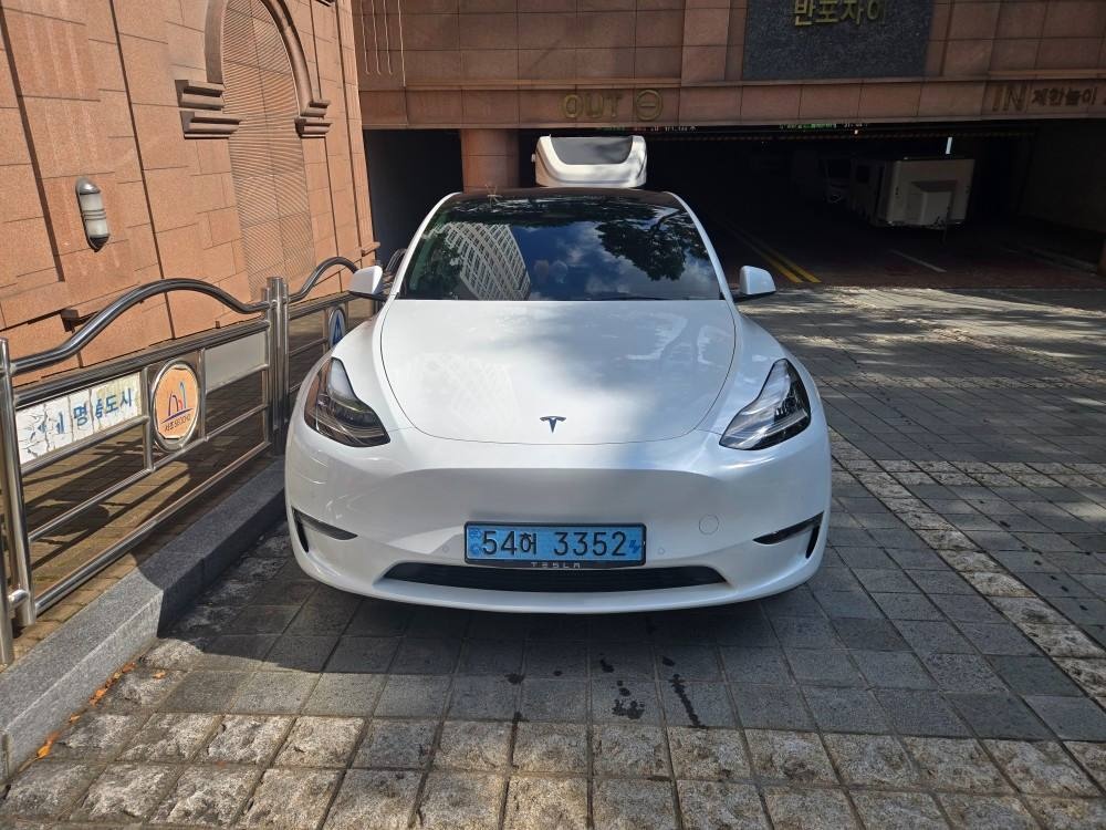 모델 Y BEV(89.2 kWh) AWD 롱 레인지 매물 썸네일
