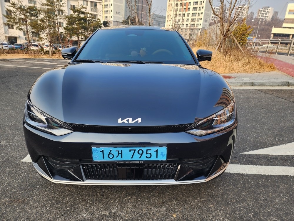 EV6 CV BEV(롱레인지/77.4kWh) AWD 어스(441km) 매물 썸네일