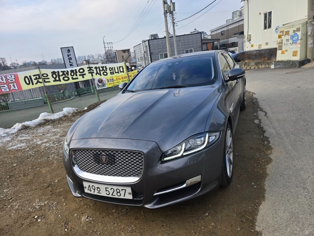 XJ X351 3.0 d 프리미엄 럭셔리 LWB 매물 썸네일