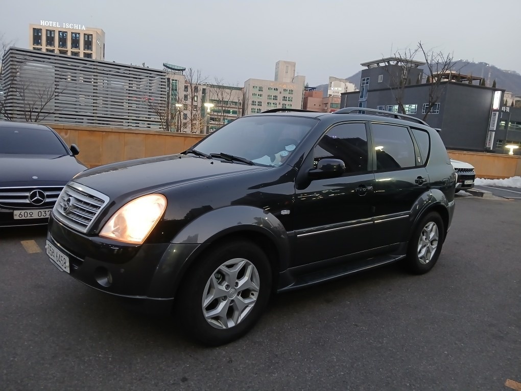 슈퍼 렉스턴 Y200 7인승(디젤 RX6) 4WD 최고급 매물 썸네일