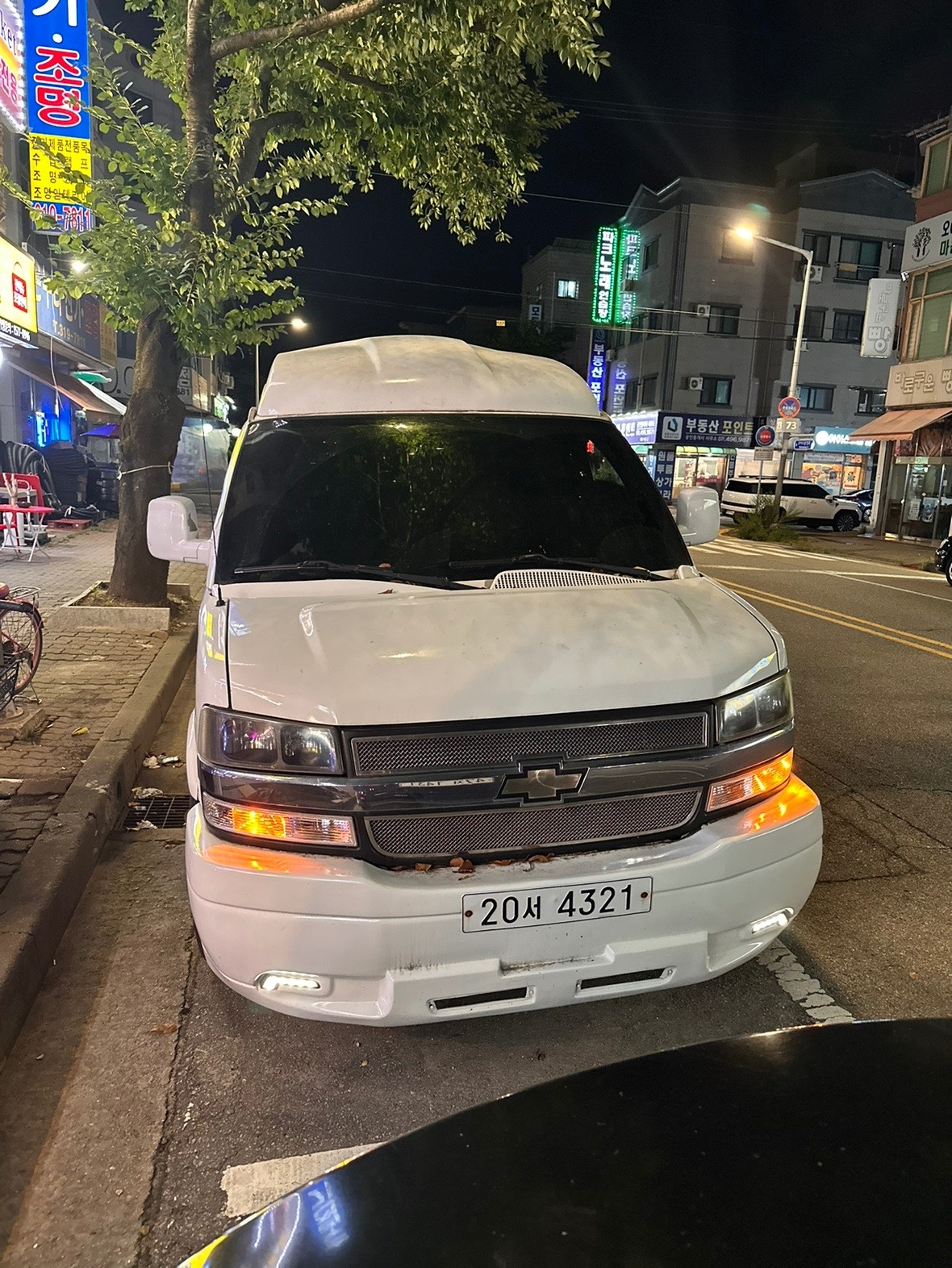 익스프레스밴 Ⅱ 5.3 V8 AWD 매물 썸네일
