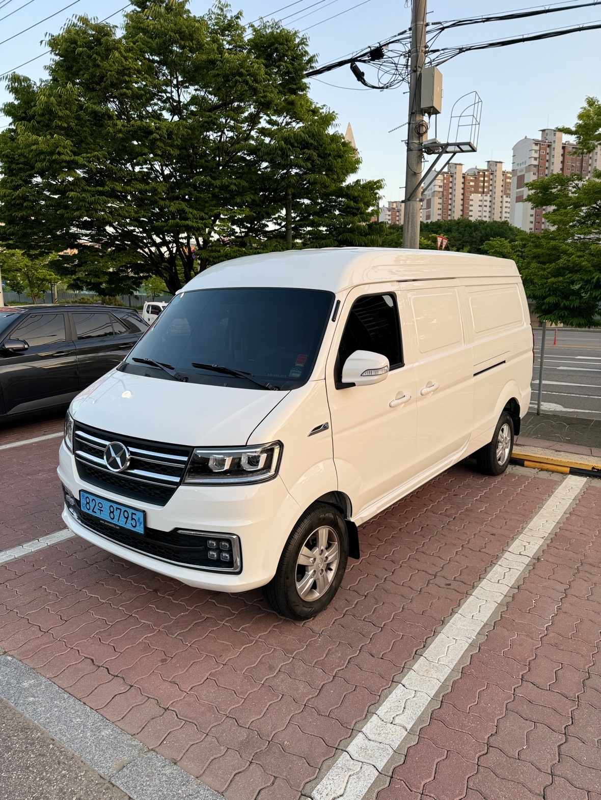 이티밴 BEV(2인승 41.9kWh) RWD (227km) 매물 썸네일