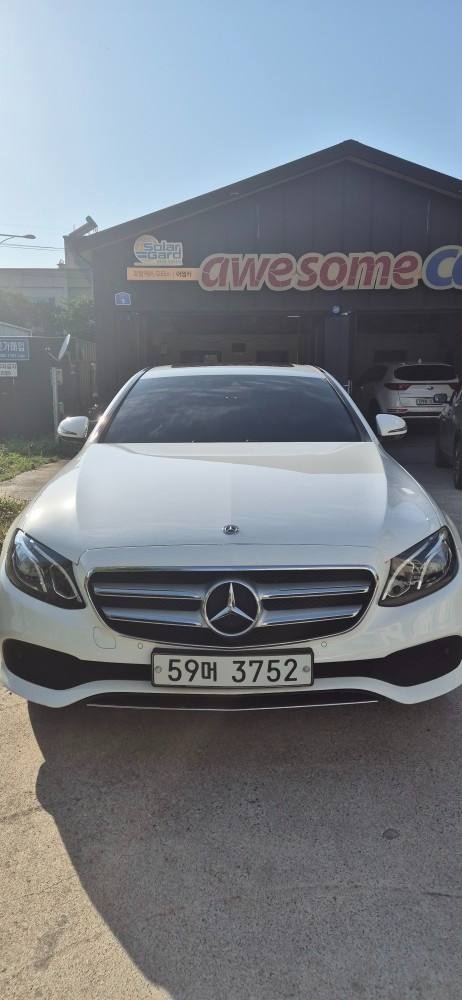 E 클래스 W213 E200 전기형 (211마력)아방가르드 매물 썸네일
