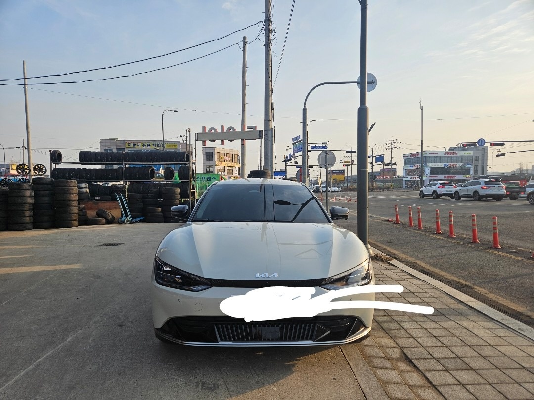 EV6 CV BEV(롱레인지/77.4kWh) AWD 어스(441km) 매물 썸네일