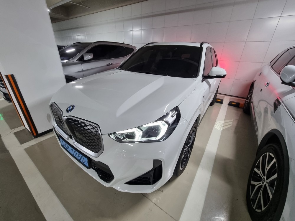 iX1 U11 30(64.7kWh) xDrive (313마력)M 스포츠 매물 썸네일