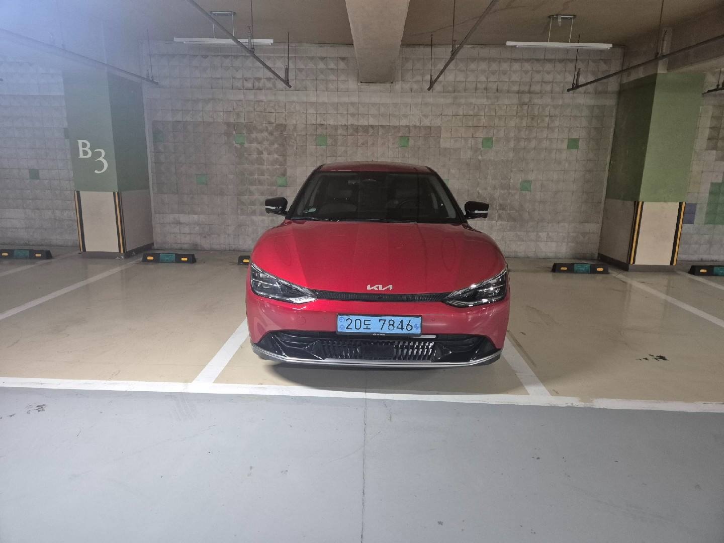 EV6 CV BEV(롱레인지/77.4kWh) AWD 어스(441km) 매물 썸네일