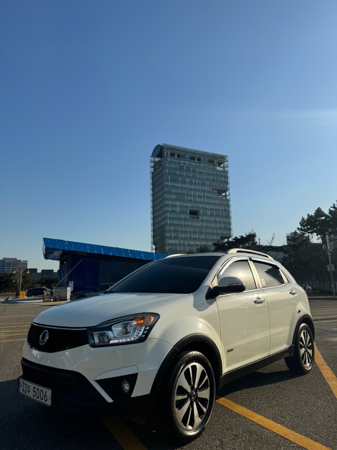 뉴 코란도 C C200 5인승(디젤 2.0) 4WD CVT 어드벤처 60th 에디션 매물 썸네일