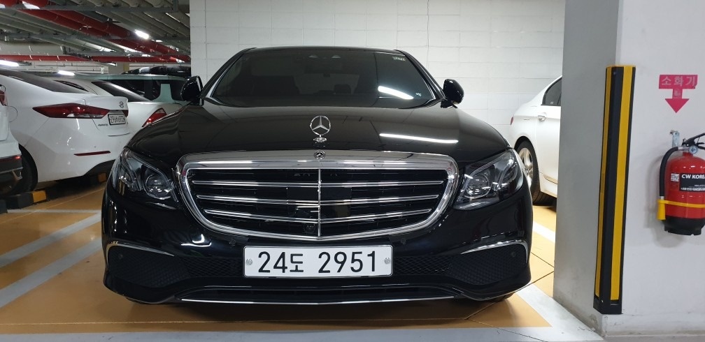 E 클래스 W213 E300 4Matic 전기형 (211마력)익스클루시브 매물 썸네일