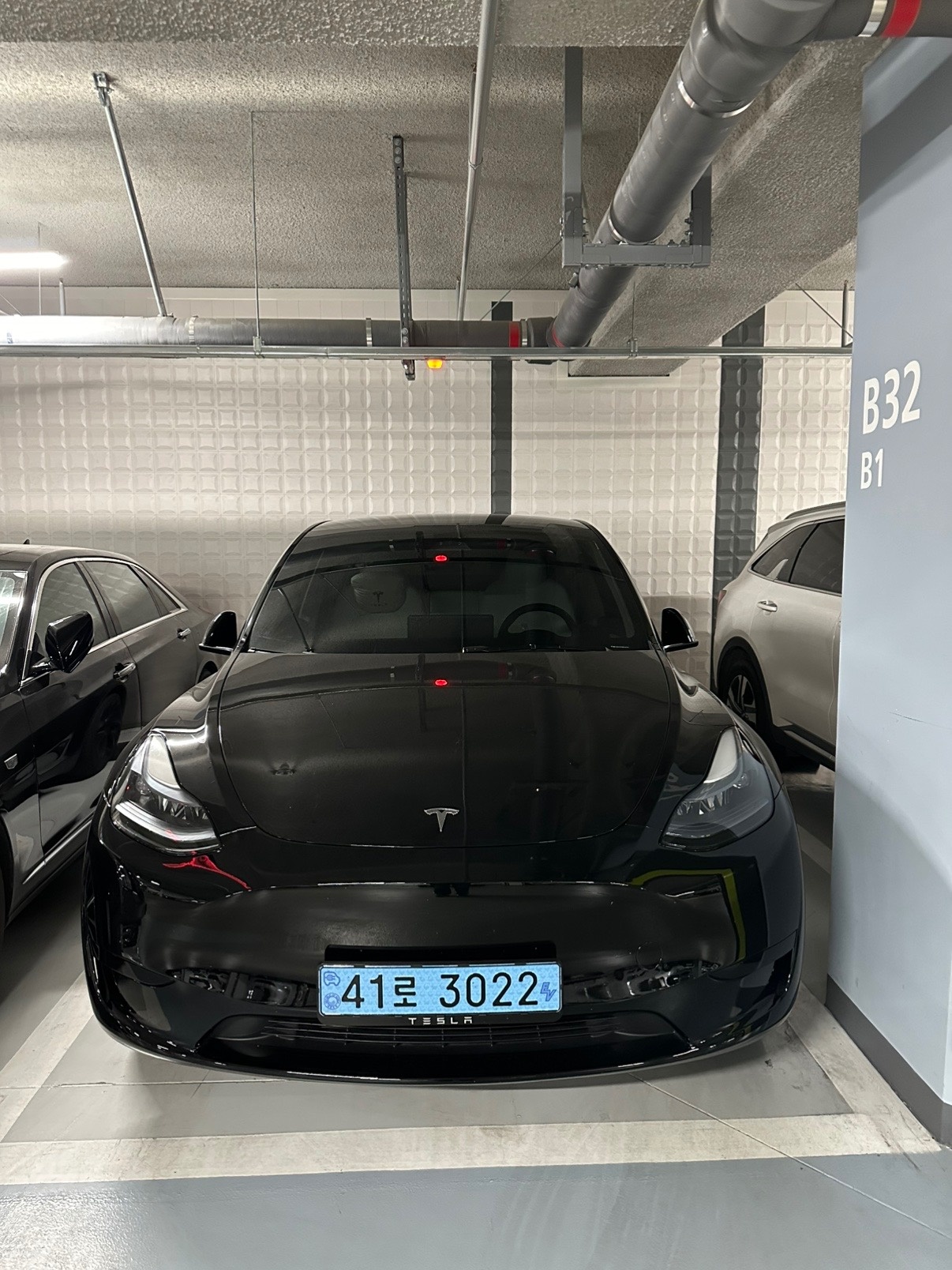 모델 Y BEV(75 kWh) RWD 스탠다드 레인지 매물 썸네일