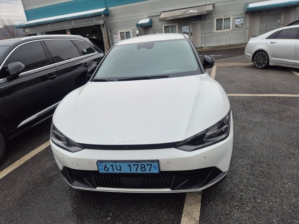 EV6 CV BEV(롱레인지/77.4kWh) AWD 어스(441km) 매물 썸네일