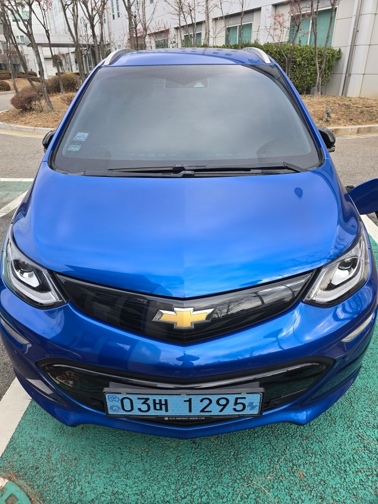 볼트 BEV(66kWh/414km) FWD 프리미어 매물 썸네일