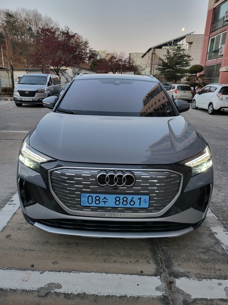 Q4 e-tron BEV(82kWh) RWD 40 프리미엄(386km) 매물 썸네일