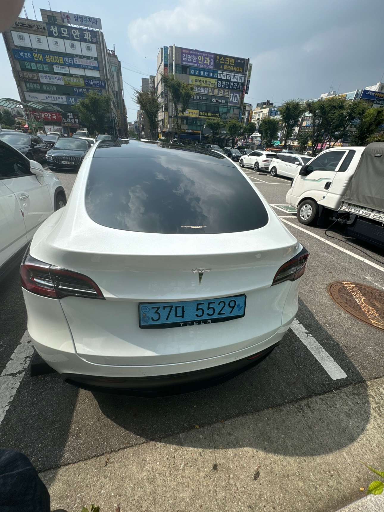 모델 Y BEV(75kWh) RWD 스탠다드 레인지 매물 썸네일