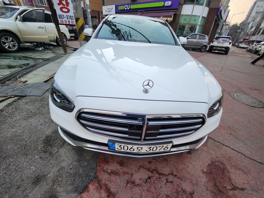 E 클래스 W213 E220 d 4Matic 후기형 (194마력)익스클루시브 매물 썸네일