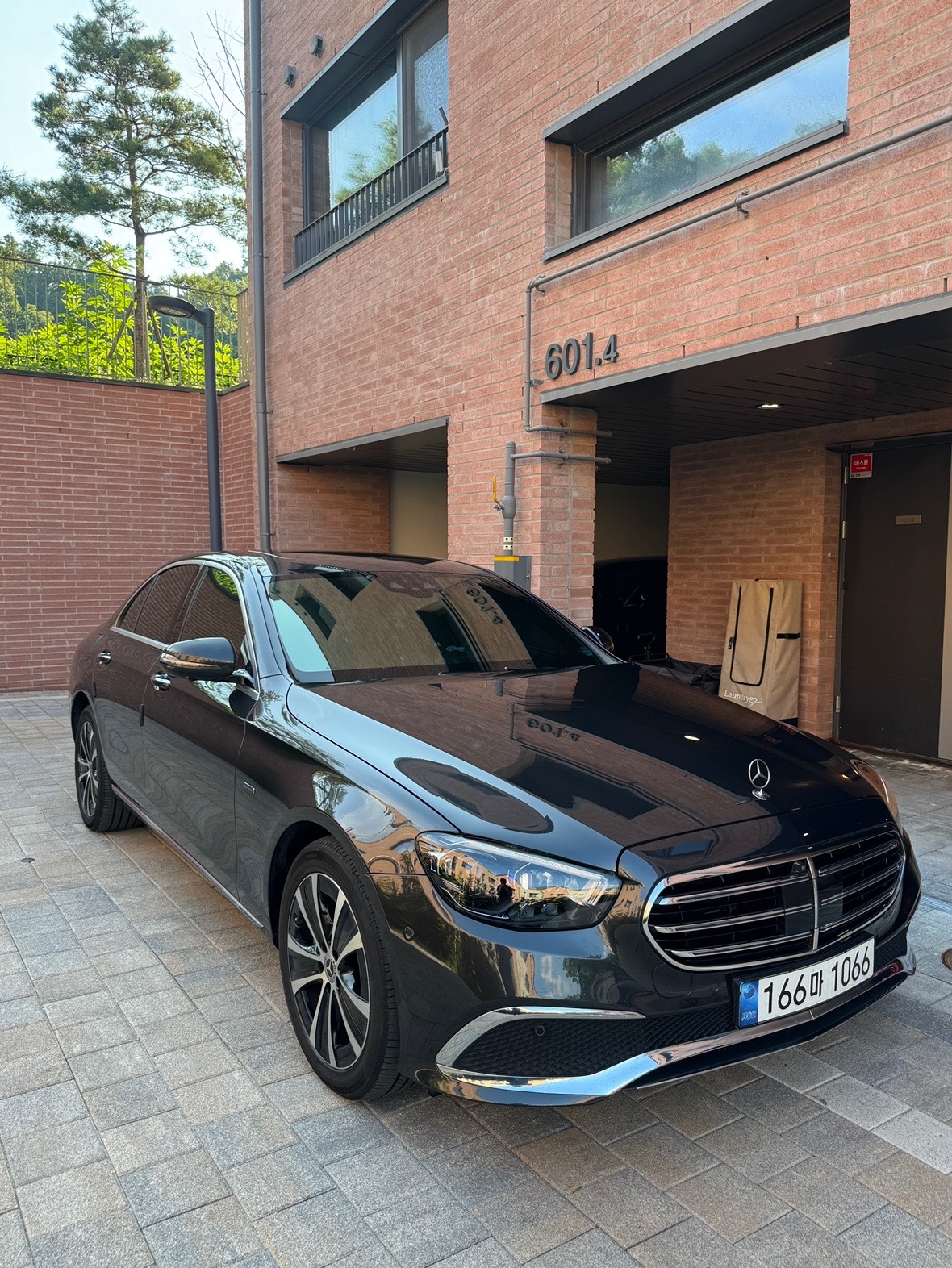 E 클래스 W213 E300 e 4Matic 후기형 (211마력) 익스클루시브 매물 썸네일