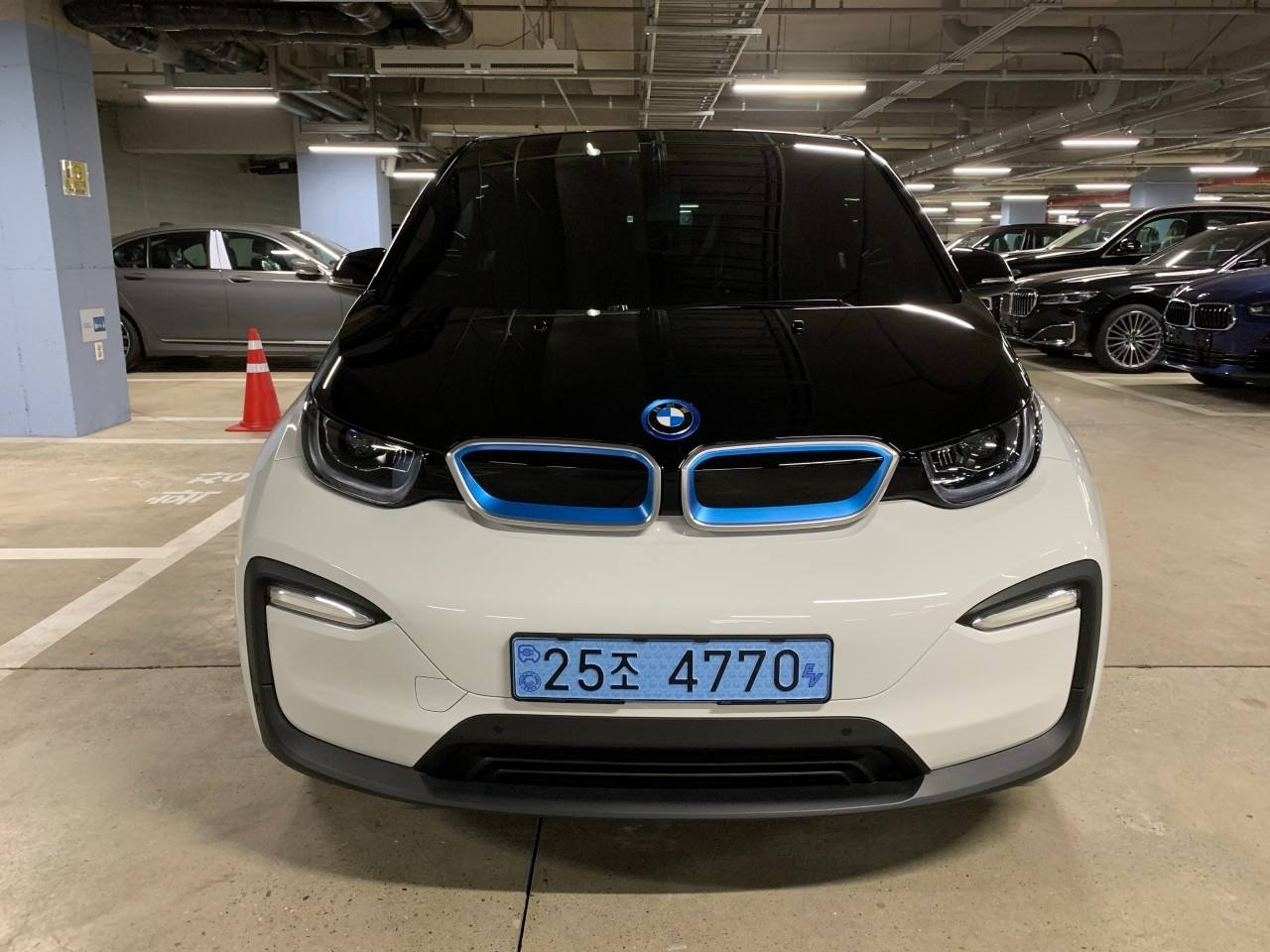 뉴 i3 IO1 BEV(37.9kWh) FWD (170마력) 매물 썸네일