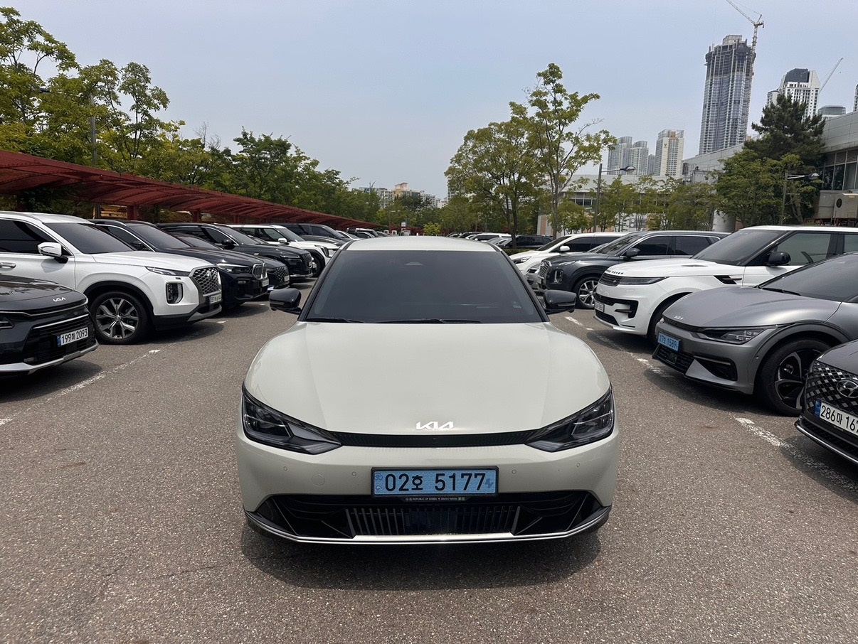 EV6 CV BEV(롱레인지/77.4kWh) RWD 어스(470km) 매물 썸네일
