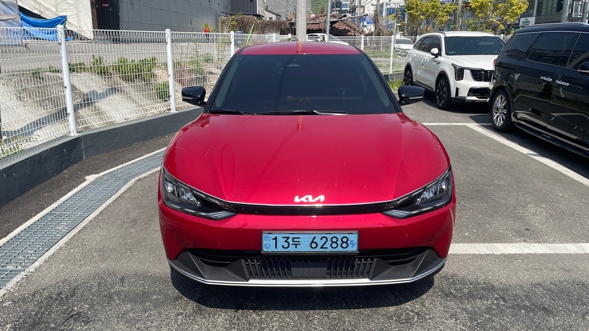 EV6 CV BEV(롱레인지/77.4kWh) RWD 에어(470km) 매물 썸네일