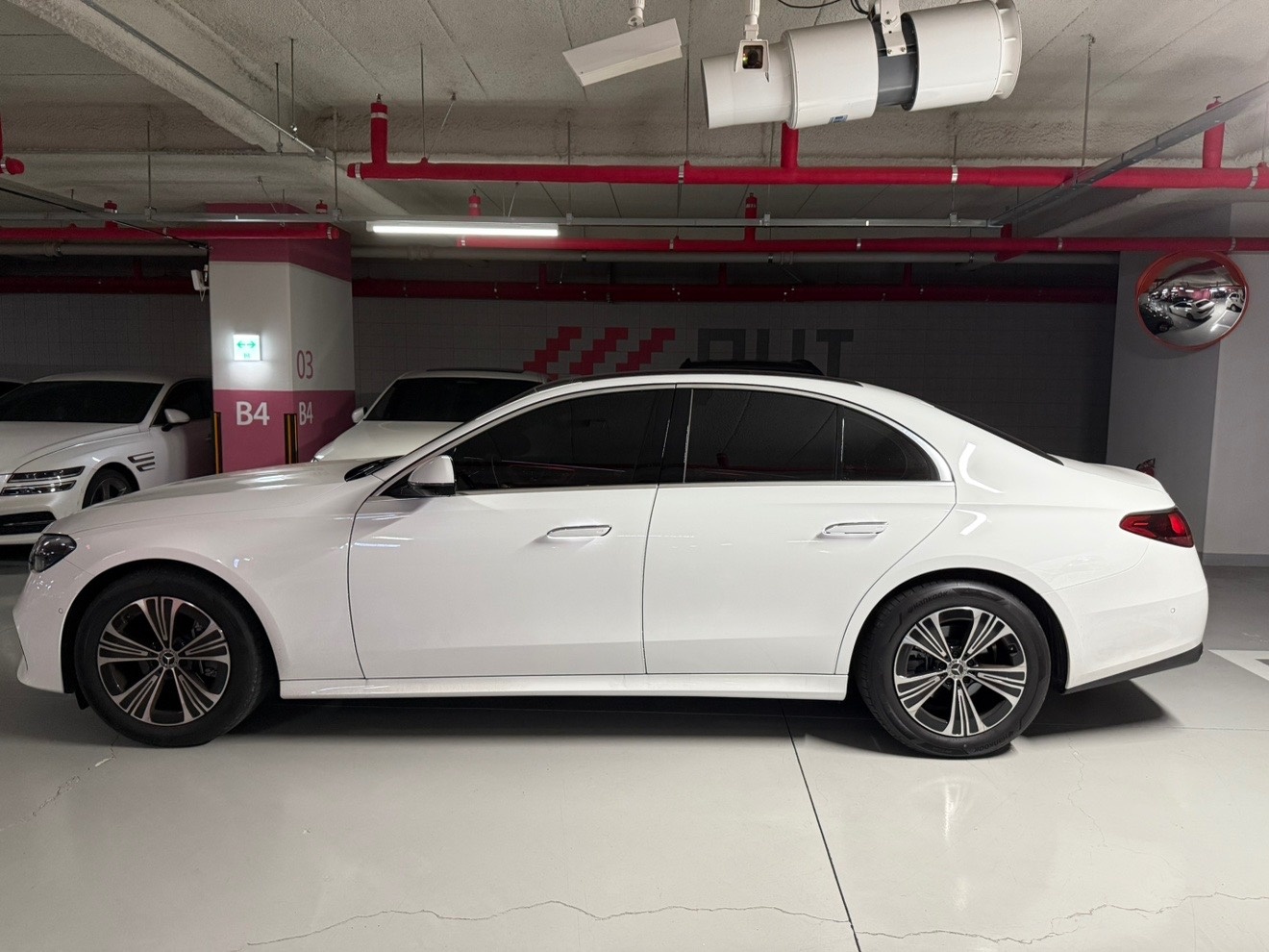E 클래스 W214 E200 전기형 (204마력)아방가르드 매물 썸네일