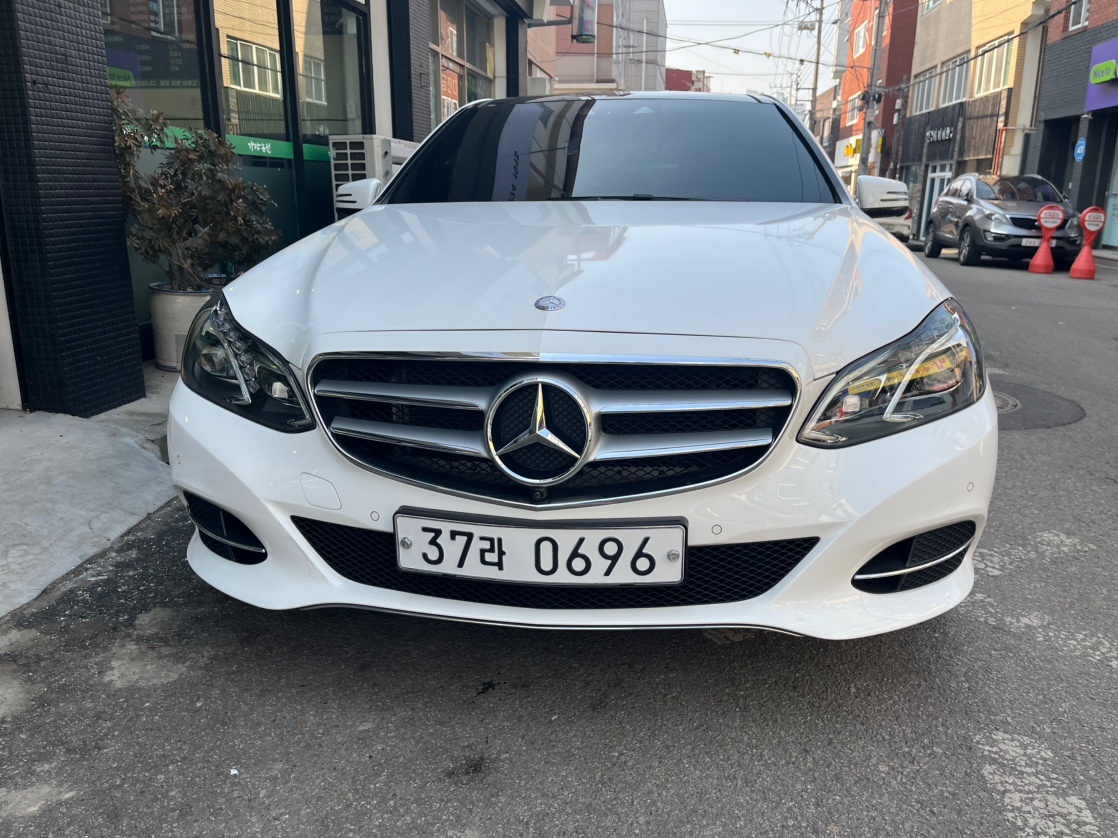 E 클래스 W212 E300 4Matic 후기형 (252마력)아방가르드 매물 썸네일