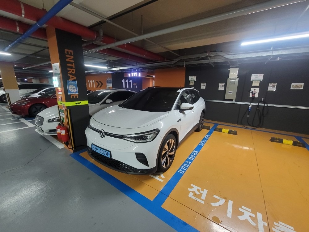 ID.4 BEV(82kWh) RWD Pro (405km) 매물 썸네일