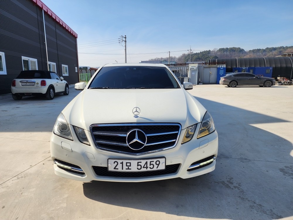 E 클래스 W212 E220 CDI 후기형 (170마력)아방가르드 매물 썸네일