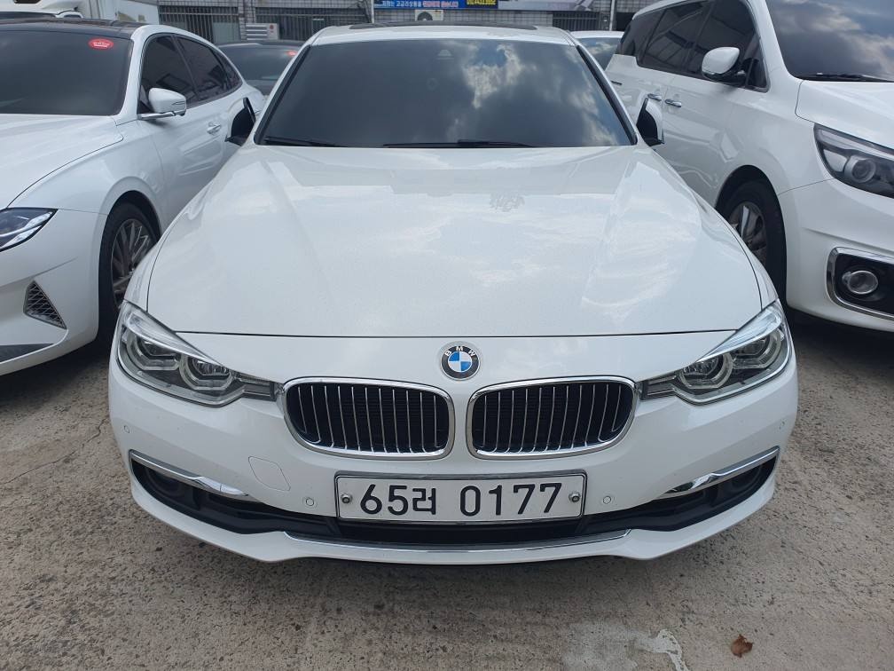 3시리즈 F30 320 i 세단 후기형 (184마력) 매물 썸네일