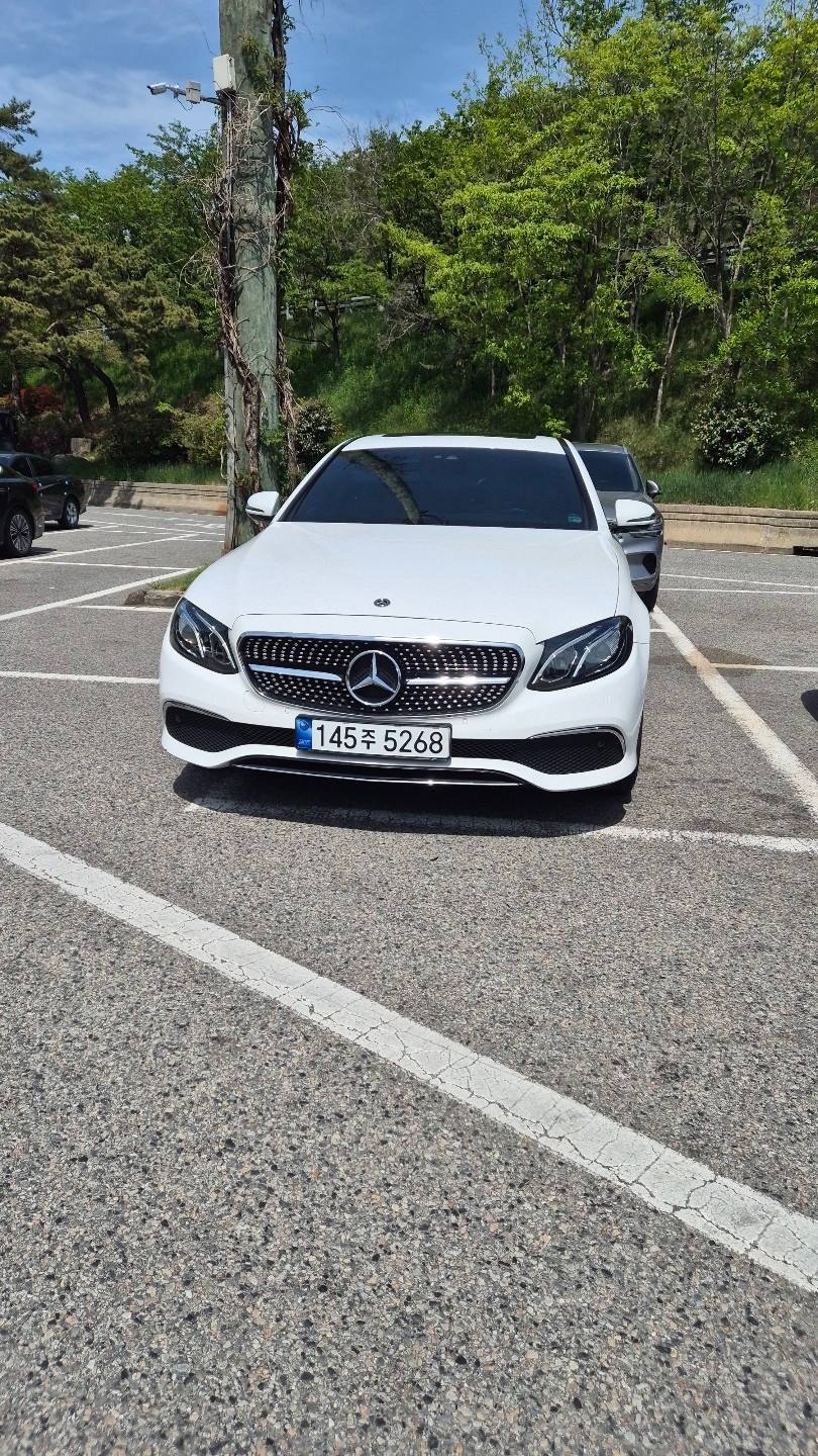 E 클래스 W213 E250 전기형 (211마력)아방가르드 매물 썸네일