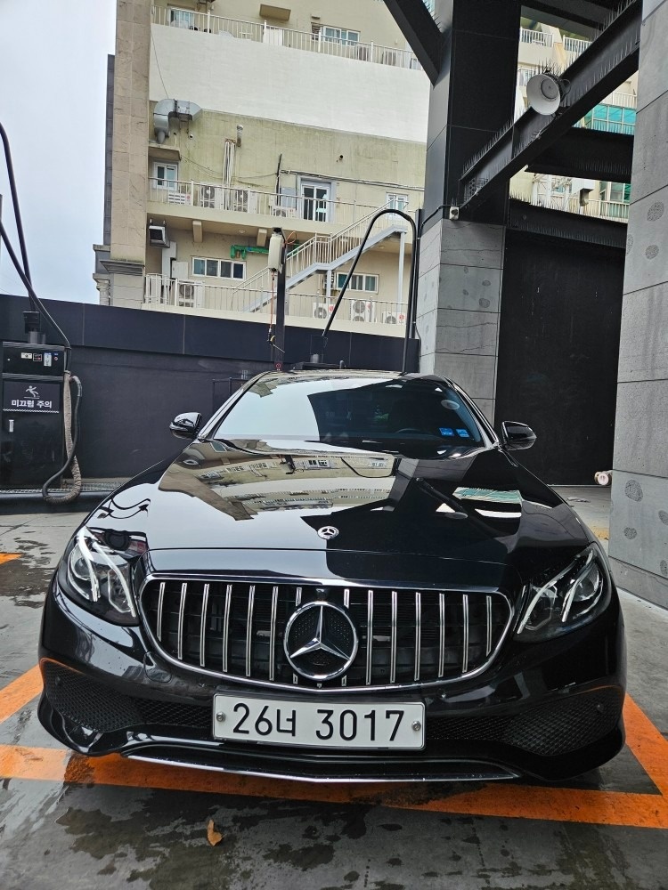 E 클래스 W213 E200 전기형 (211마력)아방가르드 매물 썸네일