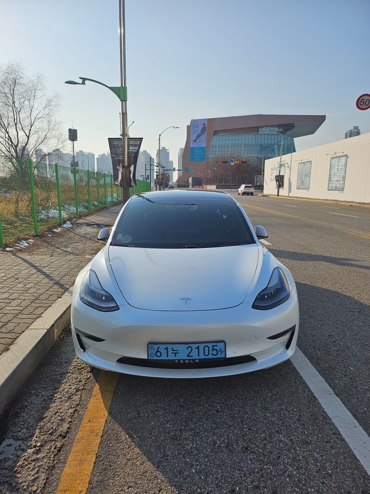 모델 3 BEV(75kWh) AWD 롱 레인지 매물 썸네일