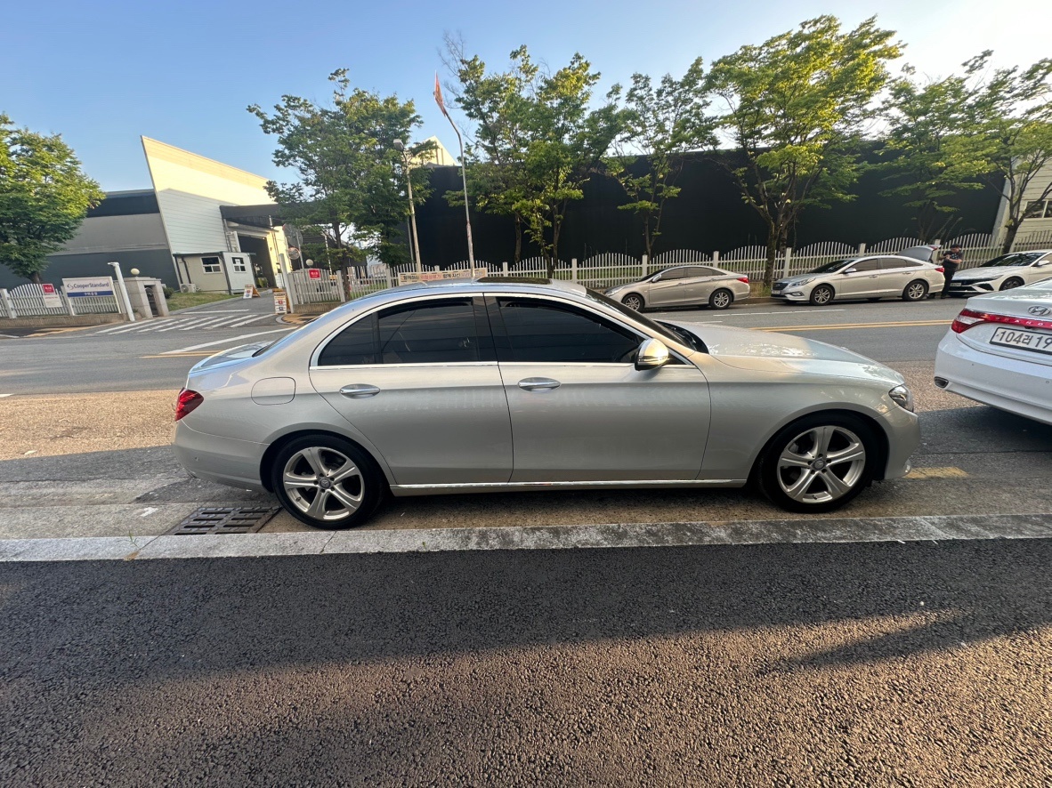 E 클래스 W213 E220 d 전기형 (163마력) 매물 썸네일