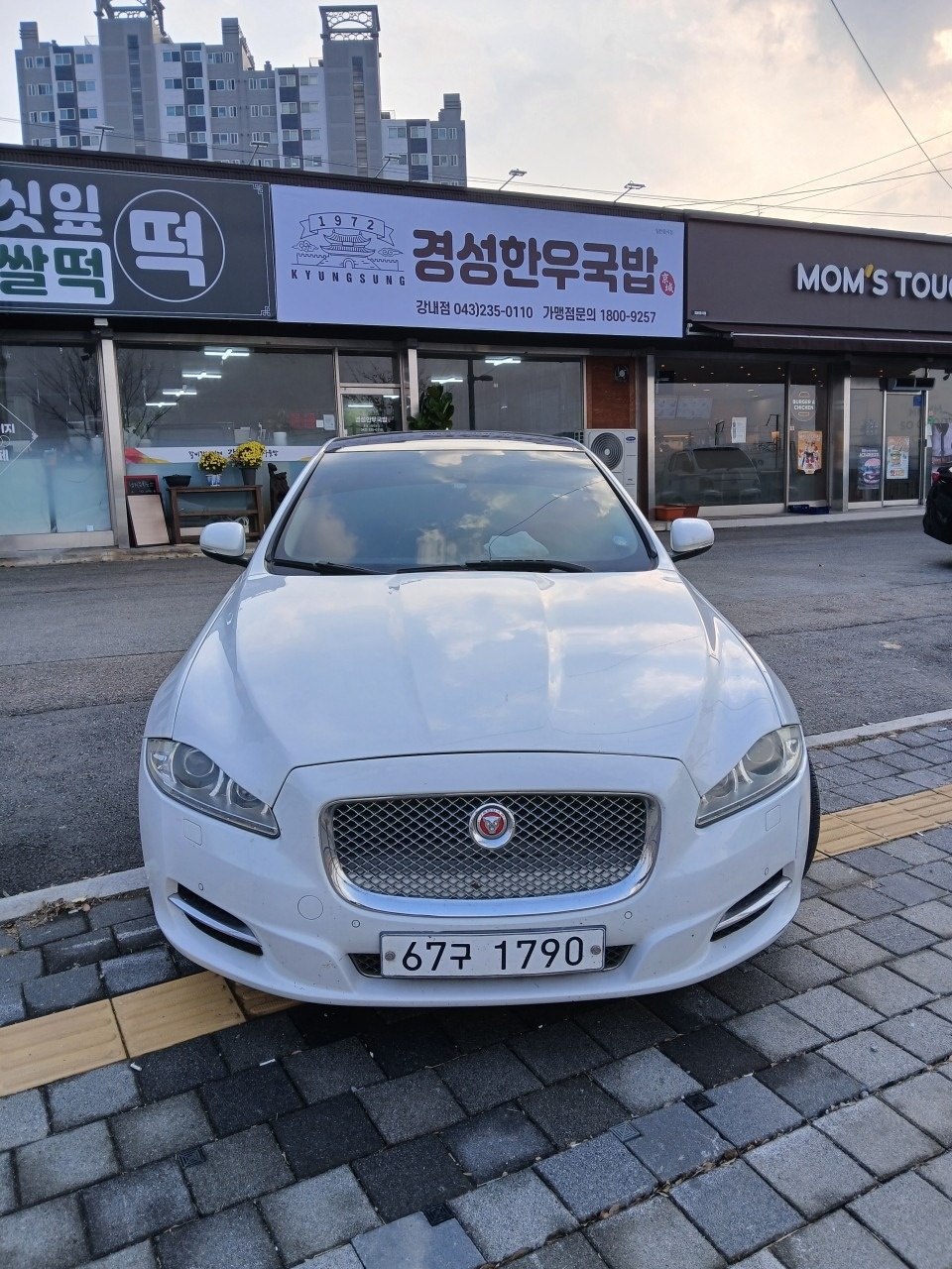 XJ X351 3.0 d 프리미엄 럭셔리 LWB 매물 썸네일