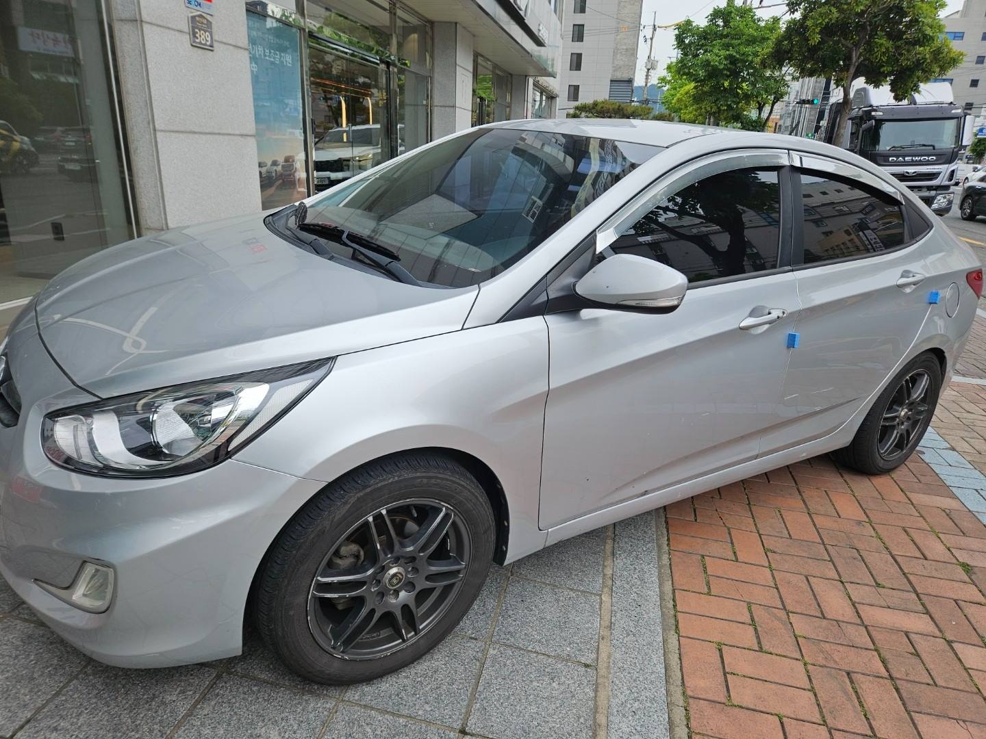 신형 엑센트 RB 4DR 1.6 디젤 프리미어 매물 썸네일