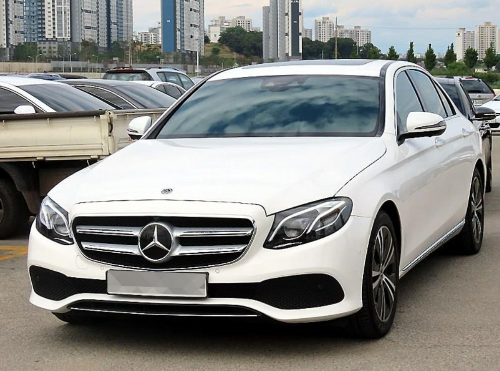 E 클래스 W213 E300 4Matic 전기형 (211마력)아방가르드 매물 썸네일