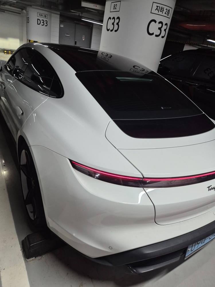 타이칸 BEV(93.4kWh) AWD 터보 S (289km) 매물 썸네일
