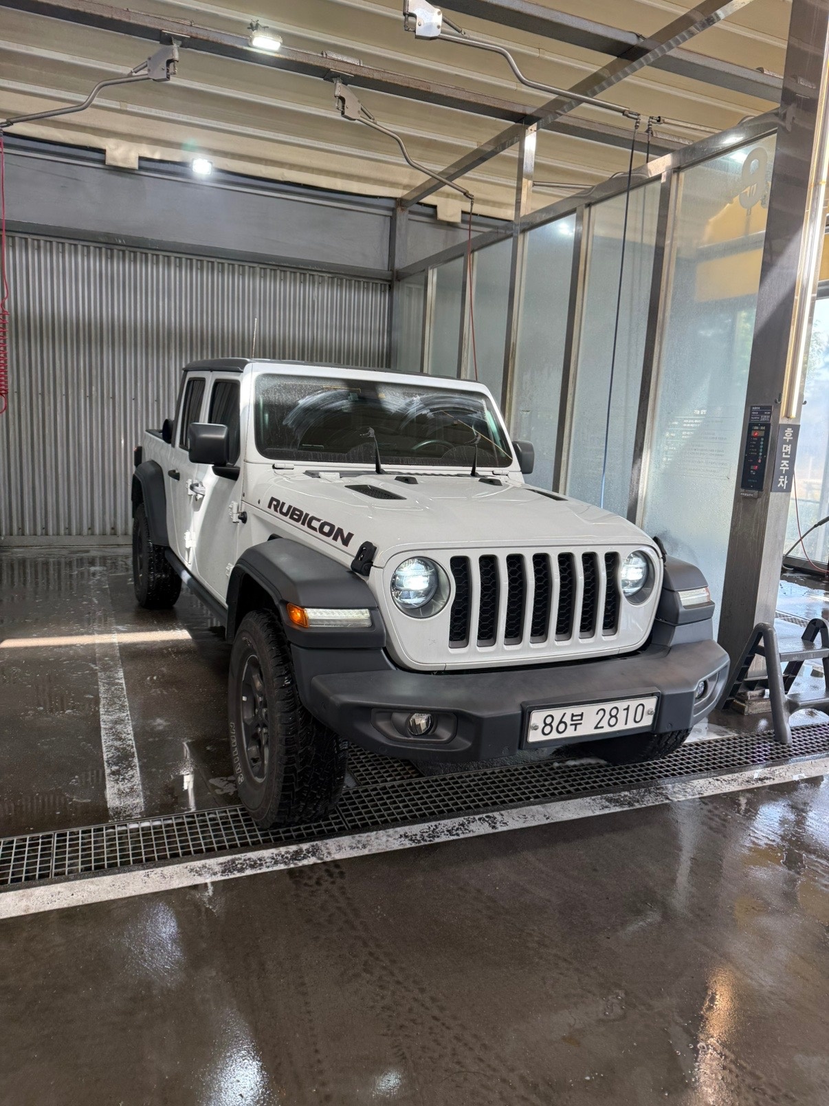 글래디에이터 Ⅱ JT 5인승(더블캡 3.6) 4WD 전기형 (284마력)루비콘 매물 썸네일